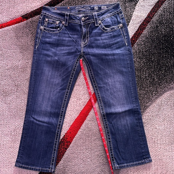 Ladies Miss Me Signature Cuffed Capri - Picture 5 of 7